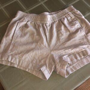 Old Navy shorts size M.
